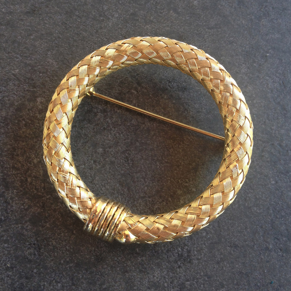 Vintage Gold Tone Circle Pin